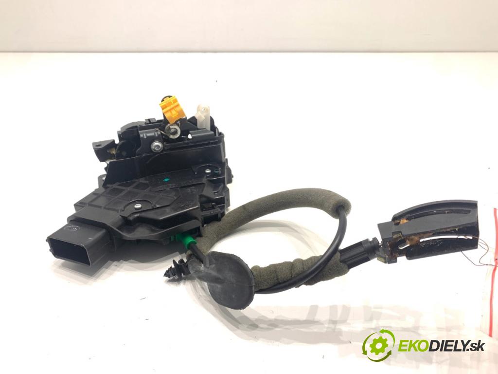 FORD KA+ liftback 2018 63 kW 1.2 1194 zámok dveře pravý přední část