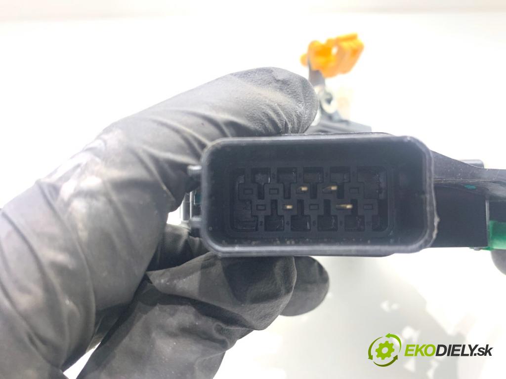 FORD KA+ liftback 2018 63 kW 1.2 1194 zámok dveře pravý přední část