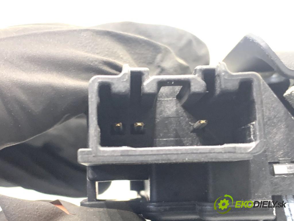 FORD KA+ liftback 2018 63 kW 1.2 1194 zámok dverí zad