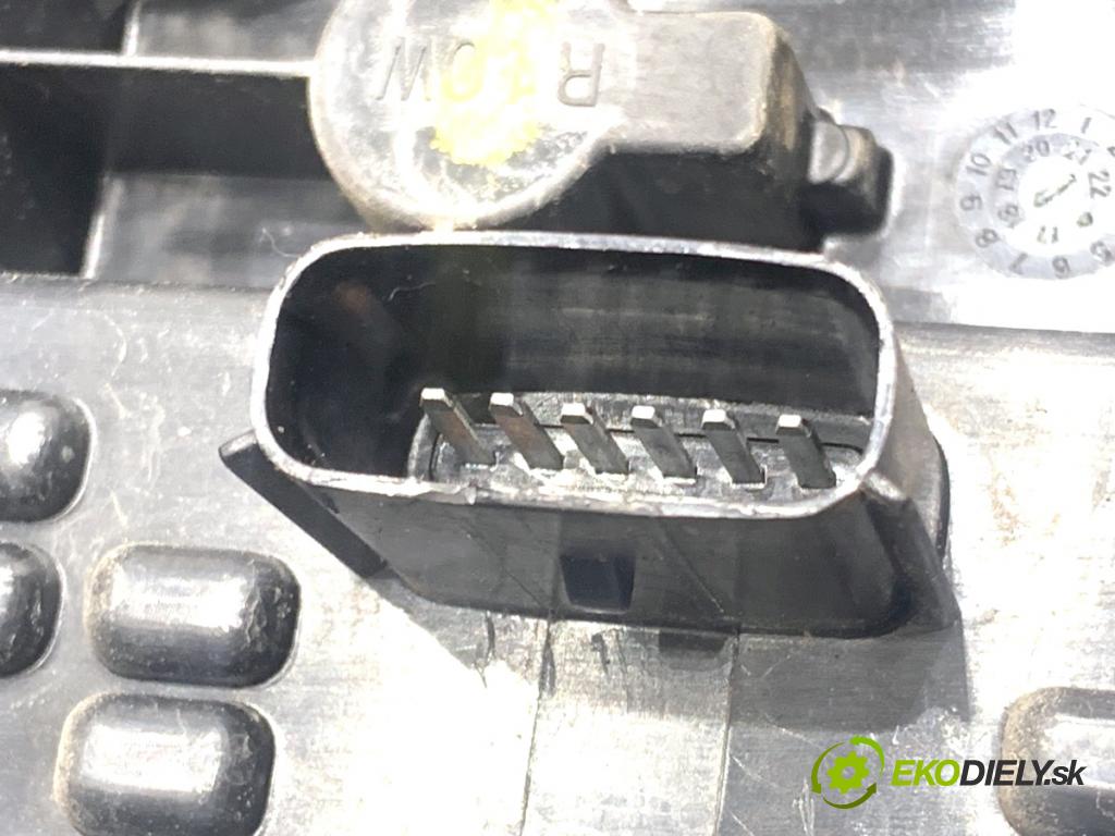 FORD KA+ liftback 2018 63 kW 1.2 1194 Svetlo pravy zad J7BB-13404-HB