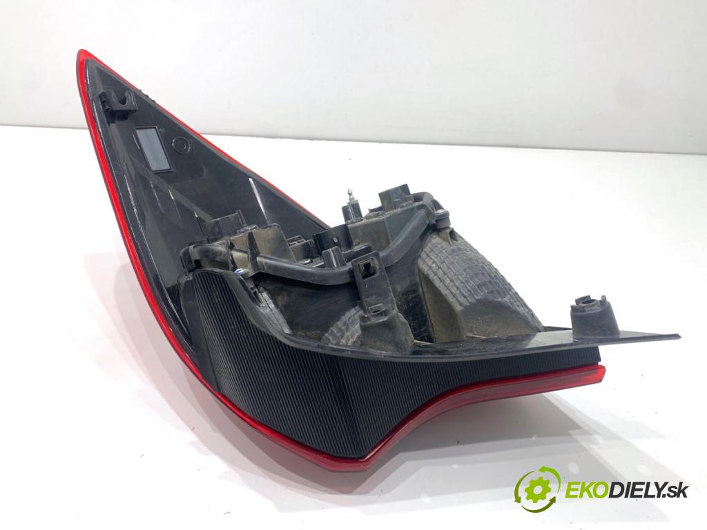 FORD KA+ liftback 2018 63 kW 1.2 1194 světlo levý zadní část J7BB-13405-HB