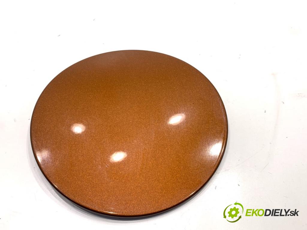 FORD KA+ liftback 2018 63 kW 1.2 1194 dvířka nádrže paliva E4B5-A405A02-AB (Klika dveří ostatní)