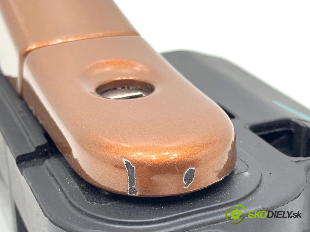 FORD KA+ liftback 2018 63 kW 1.2 1194 Kľučka vonkajšia ľavy predný E4B5-A224A37-AG