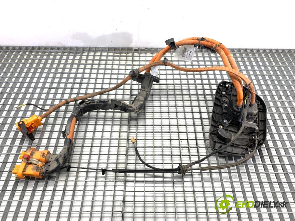 AUDI Q4 SUV 2023 150 kW 40 e-tron  káblovačka HNÍZDO: trubka NABÍJENÍ: ZÁSTRČKA: 89A971531AC