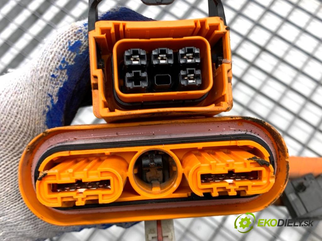 AUDI Q4 SUV 2023 150 kW 40 e-tron  Káblovačka HNÍZDO: Rúrka NABÍJANIE: ZÁSTRČKA: 89A971531AC