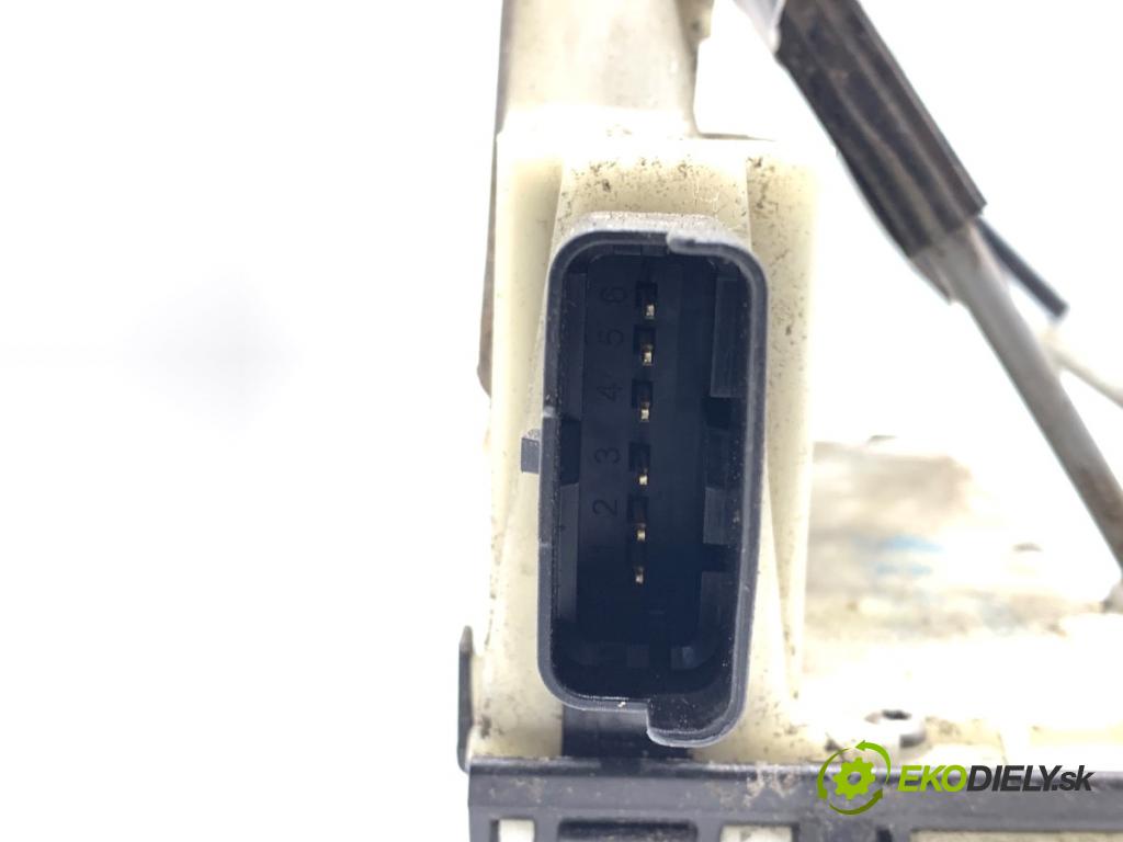 CITROEN DS4 liftback 2011 120 kW 2.0 HDi 165 1997 zámok Dvere ľavy zad