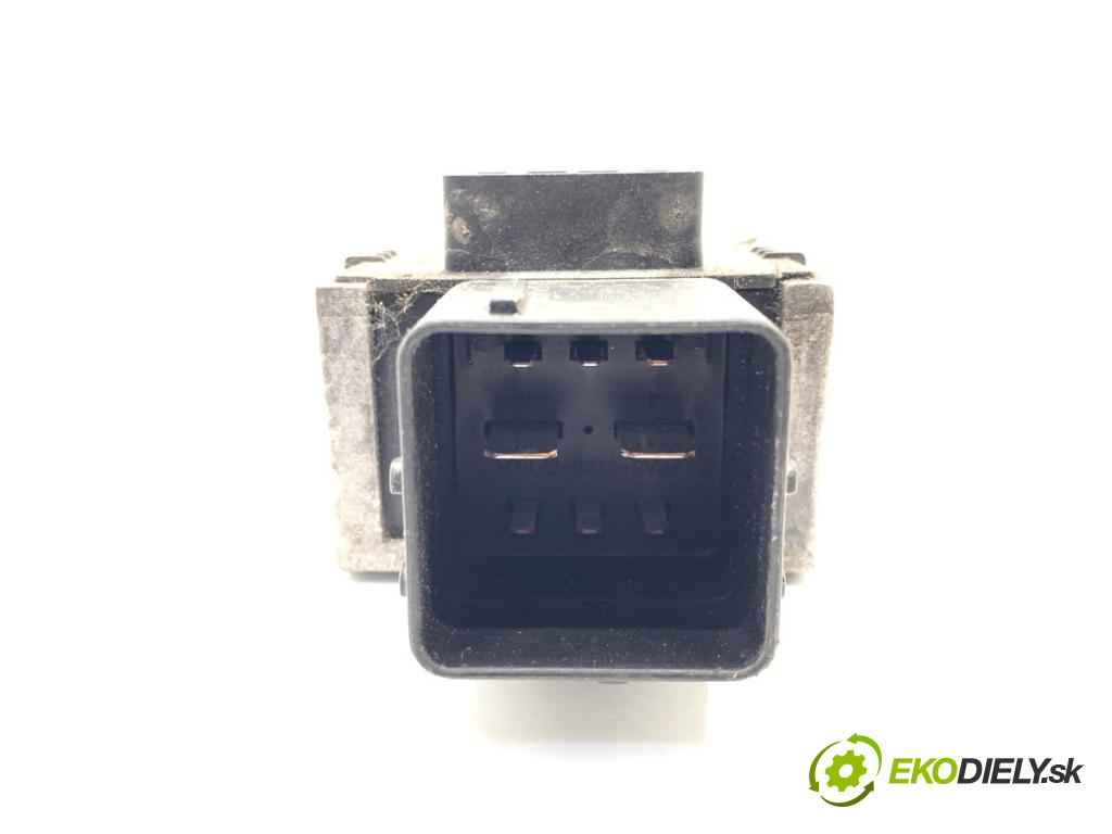 CITROEN DS4 liftback 2011 120 kW 2.0 HDi 165 1997 relé sviečok žhavenia 9663824880 (Relé)