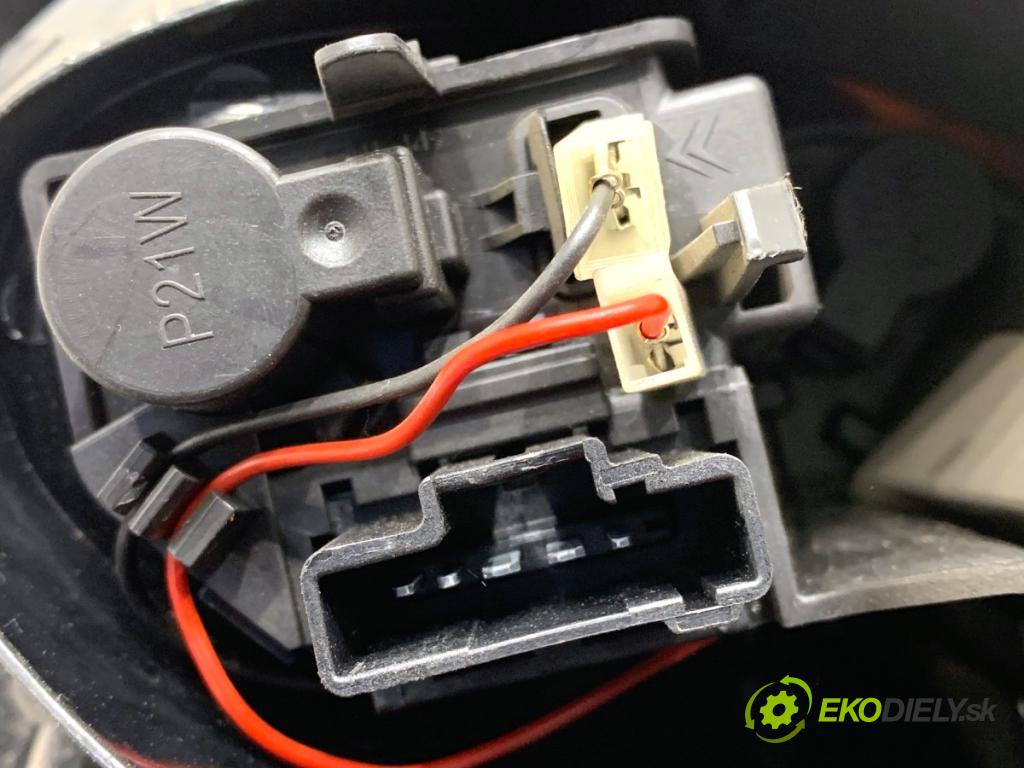 CITROEN DS4 liftback 2011 120 kW 2.0 HDi 165 1997 světlo pravý zadní část