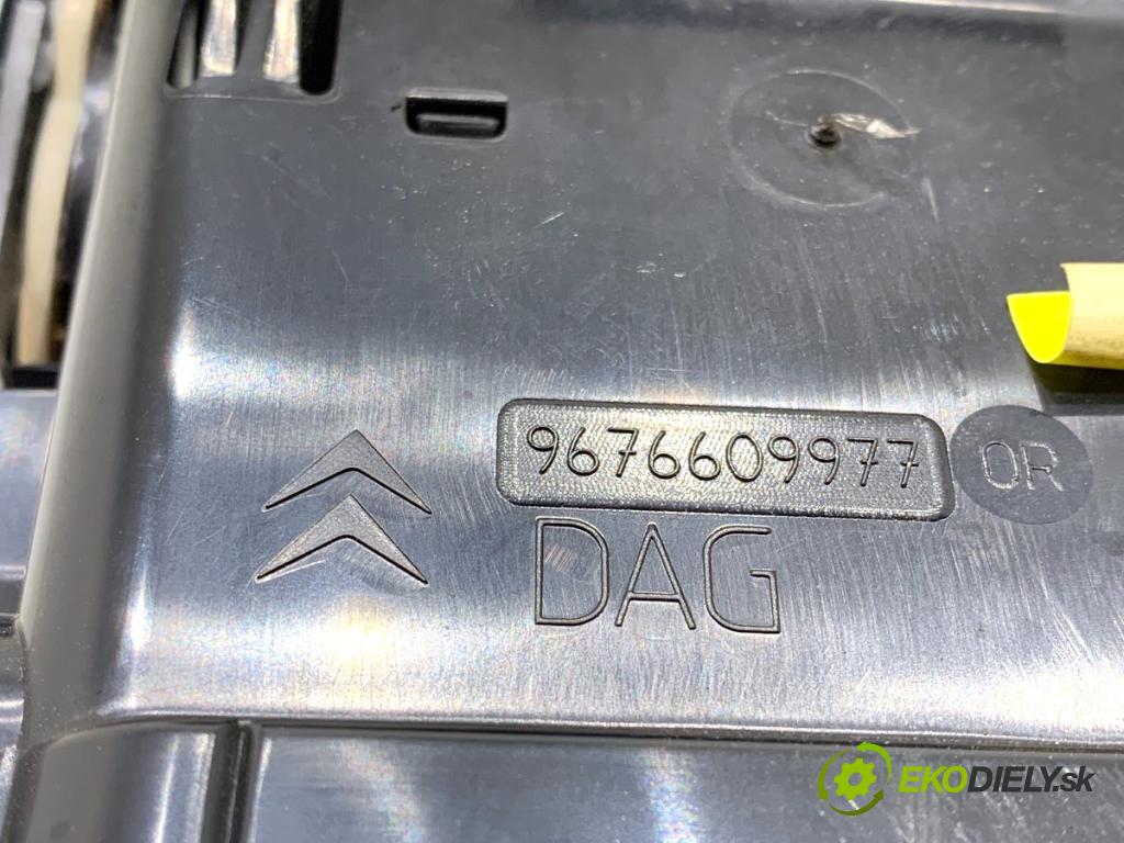 CITROEN DS4 liftback 2011 120 kW 2.0 HDi 165 1997 Mriežky kúrenia predný 9676609977