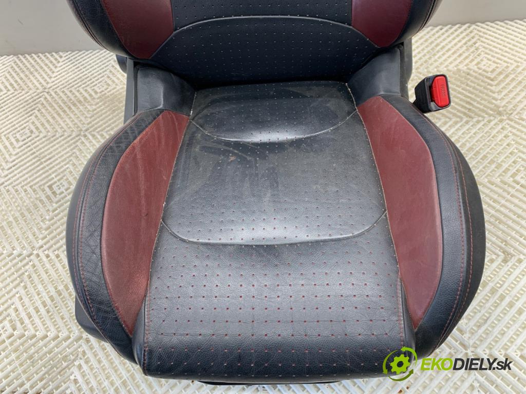 CITROEN DS4 liftback 2011 120 kW 2.0 HDi 165 1997 sedadlo pravý přední část