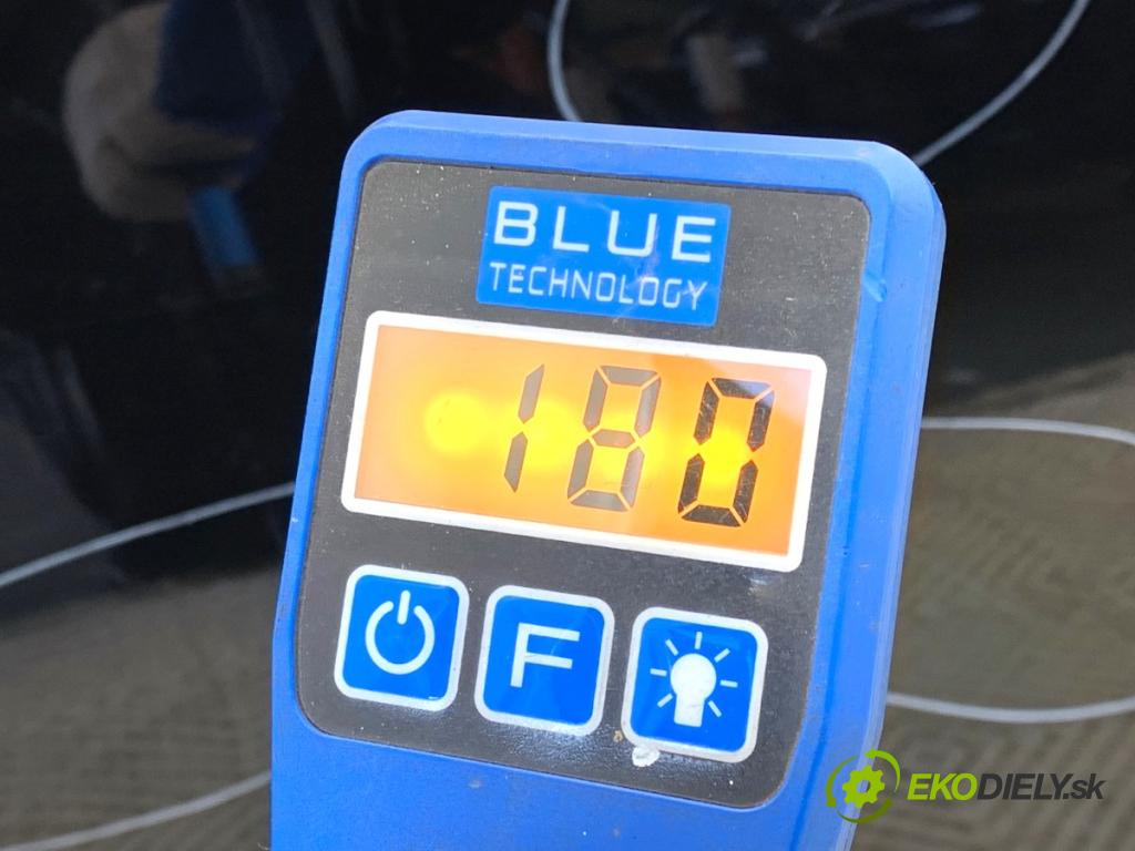 CITROEN DS4 liftback 2011 120 kW 2.0 HDi 165 1997 dveře pravý zadní část