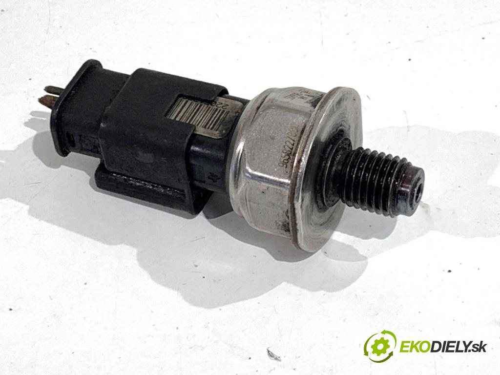 CITROEN DS4 liftback 2011 120 kW 2.0 HDi 165 1997 snímač tlaku paliva 9658227880 (Snímač)