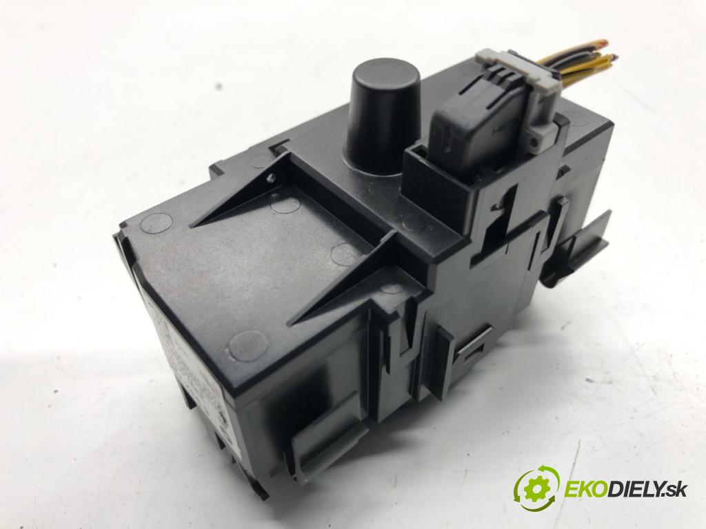 BMW E87 liftback 2007 90 kW 116 i 1599 Spínač svetiel 6932794