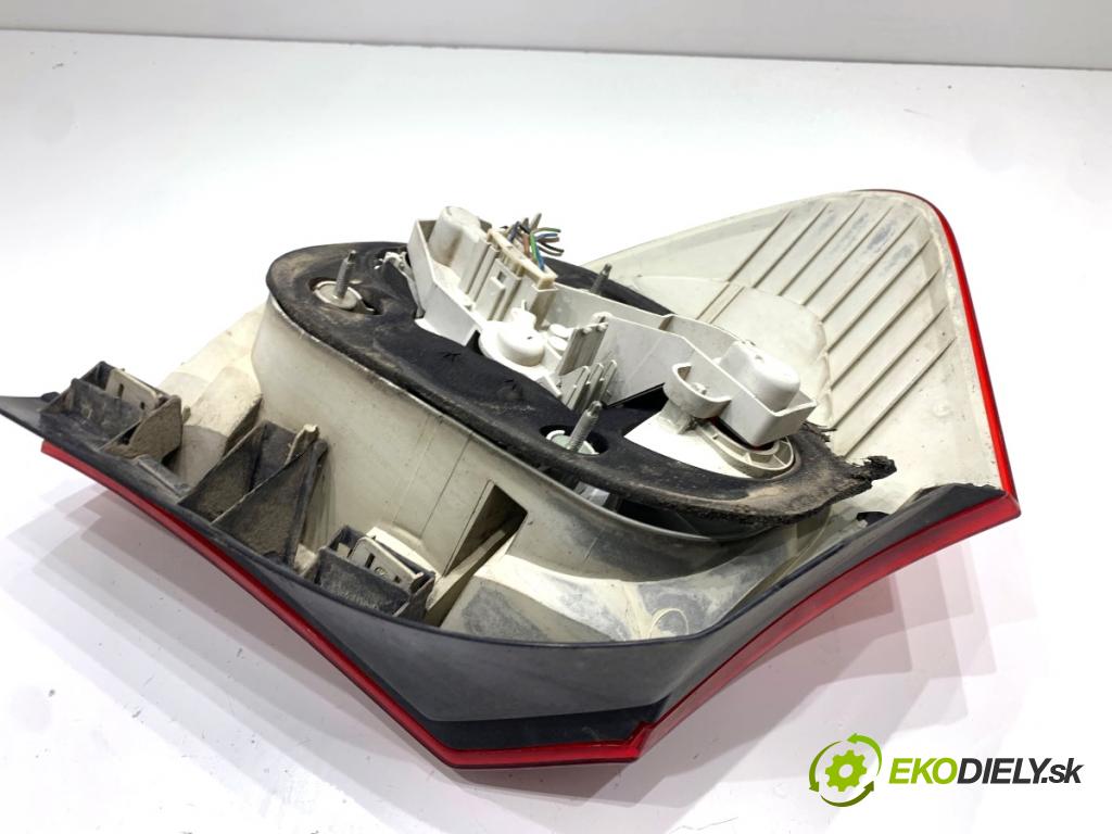 BMW E87 liftback 2007 90 kW 116 i 1599 Svetlo pravy zad