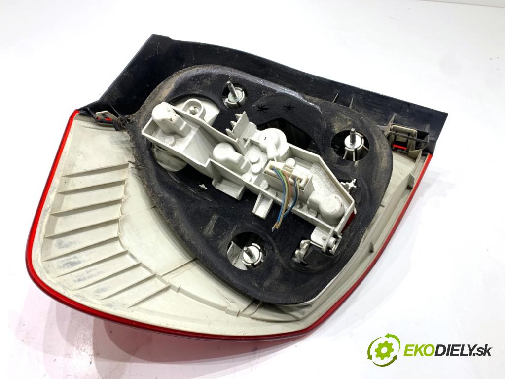 BMW E87 liftback 2007 90 kW 116 i 1599 Svetlo pravy zad