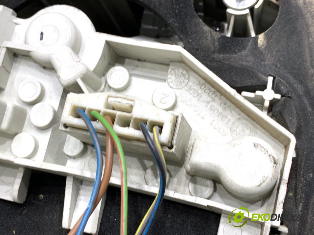 BMW E87 liftback 2007 90 kW 116 i 1599 Svetlo pravy zad