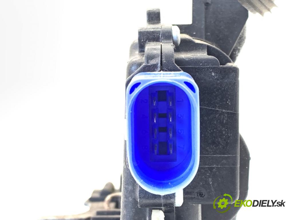 SKODA FABIA II liftback 2008 63 kW 1.4 1390 zámok Dvere pravy predný 3B1837016CE