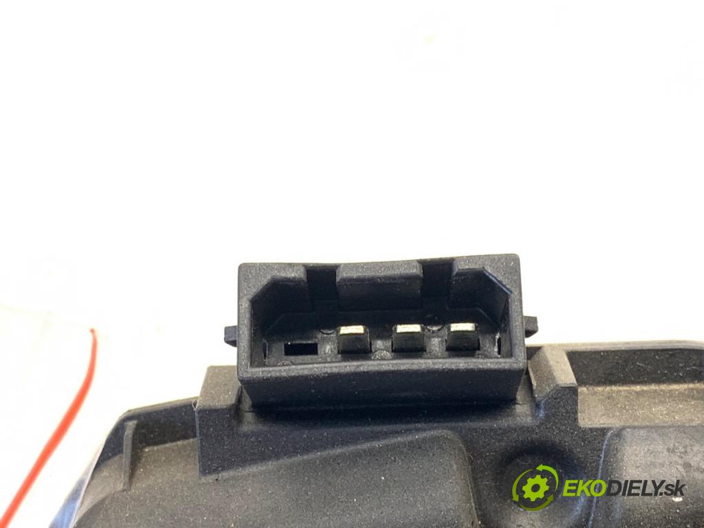 SKODA FABIA II liftback 2008 63 kW 1.4 1390 zámok dveří zadní část 5J0827501B