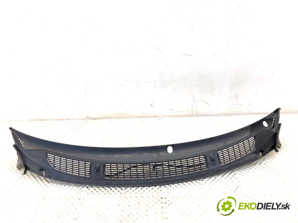 SKODA FABIA II liftback 2008 63 kW 1.4 1390 torpédo plast pod čelní okno 5J1819415D (Plast pod čelním sklem)