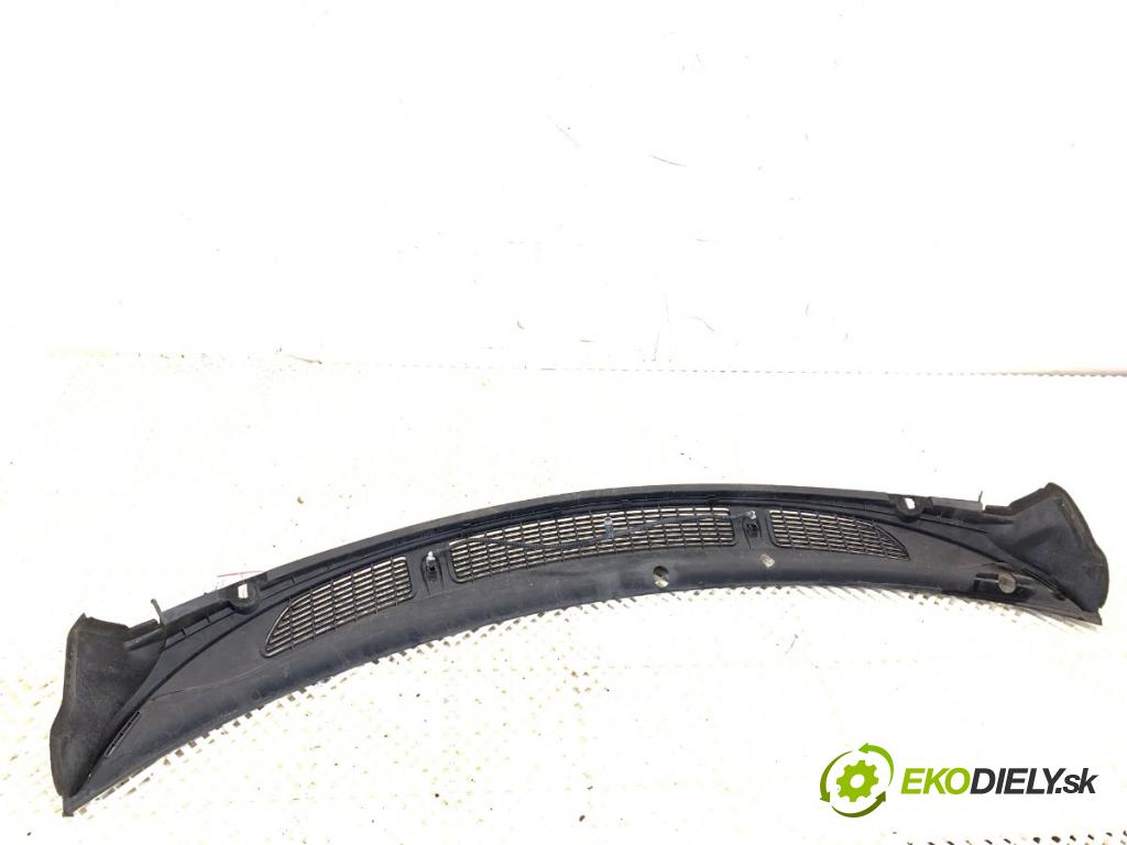 SKODA FABIA II liftback 2008 63 kW 1.4 1390 torpédo plast pod čelní okno 5J1819415D (Plast pod čelním sklem)