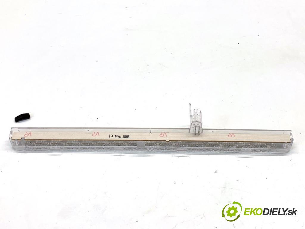 SKODA FABIA II liftback 2008 63 kW 1.4 1390 světlo brzdových světel