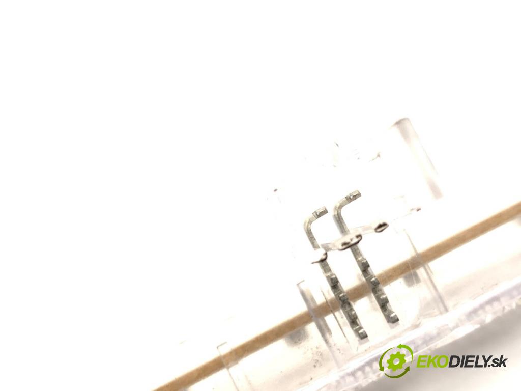 SKODA FABIA II liftback 2008 63 kW 1.4 1390 světlo brzdových světel