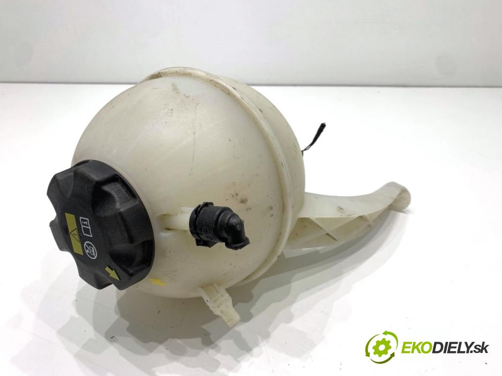 BMW G05 SUV 2020 195 kW xDrive 30 d 2993 nádržka vyrovnávací kapaliny chadicího 8610662