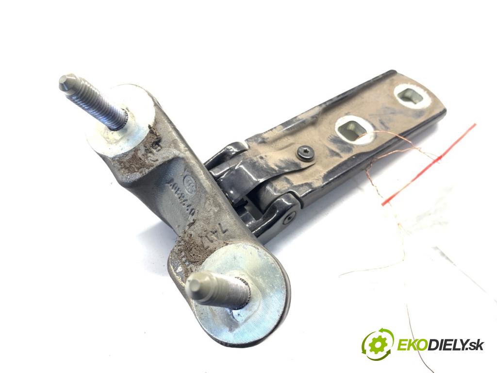 BMW G05 SUV 2020 195 kW xDrive 30 d 2993 Záves dverí ľavy zad 172053