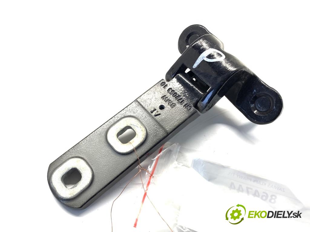 BMW G05 SUV 2020 195 kW xDrive 30 d 2993 Záves dverí pravy zad 172053