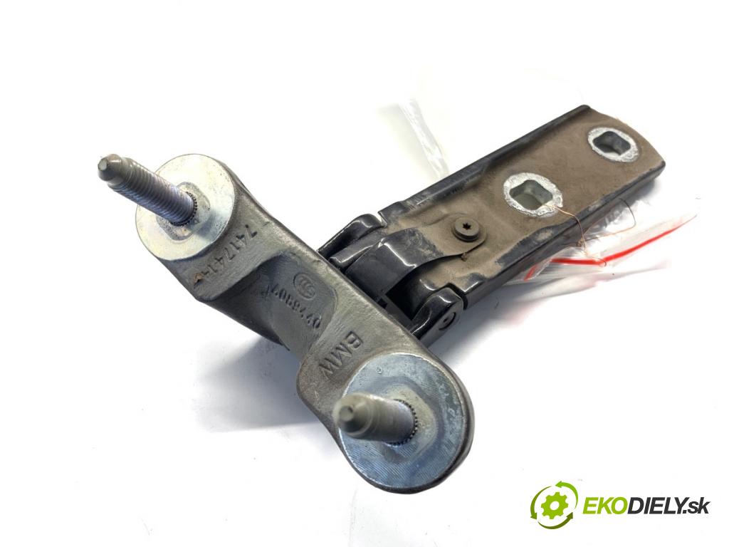 BMW G05 SUV 2020 195 kW xDrive 30 d 2993 Záves dverí pravy zad 172053