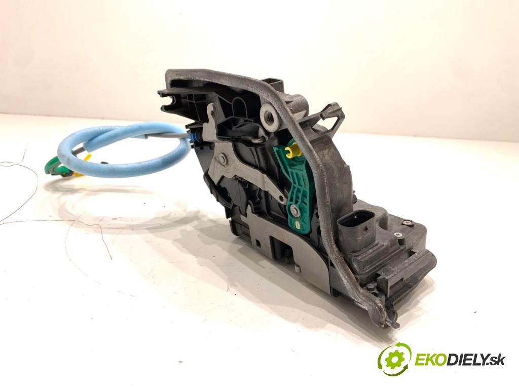 BMW G05 SUV 2020 195 kW xDrive 30 d 2993 zámok Dvere pravy zad 9464882