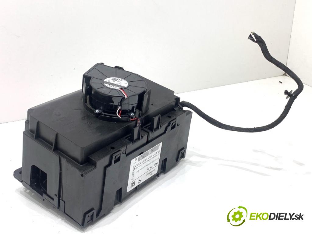 BMW G05 SUV 2020 195 kW xDrive 30 d 2993 Držiak na nápoje 6827173 (Držiak (úchyt) na nápoje)