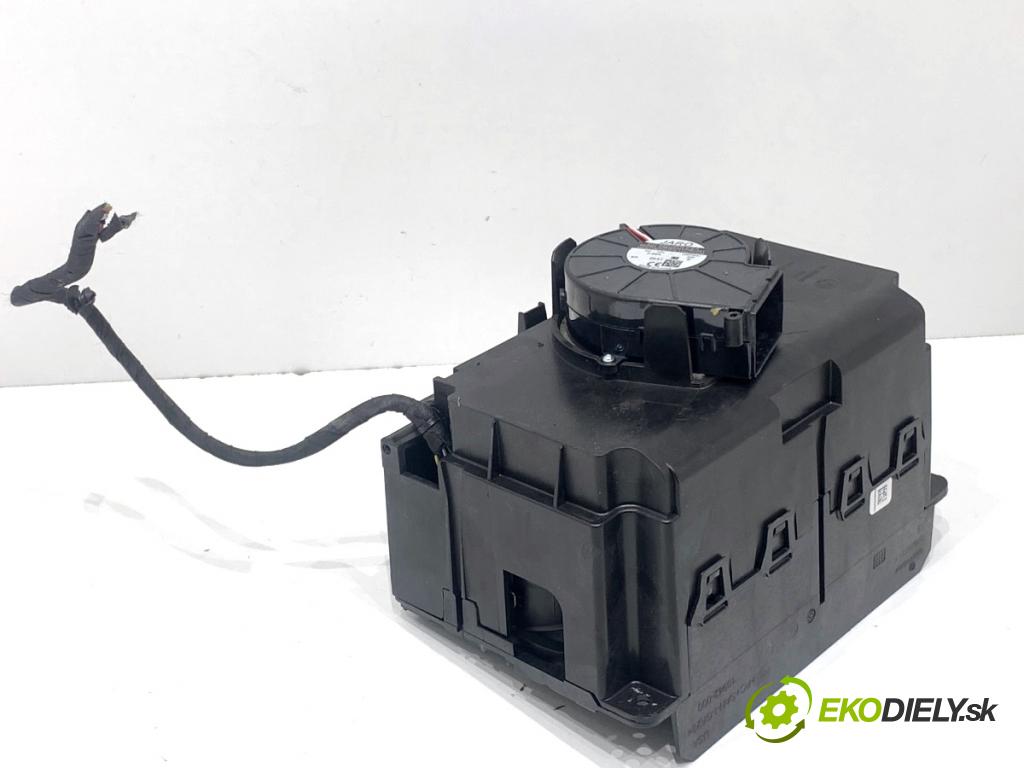 BMW G05 SUV 2020 195 kW xDrive 30 d 2993 Držiak na nápoje 6827173 (Držiak (úchyt) na nápoje)