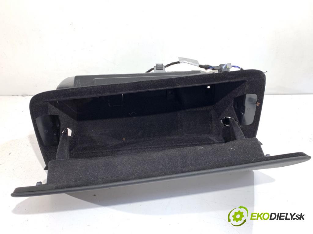 BMW G05 SUV 2020 195 kW xDrive 30 d 2993 přihrádka kastlík spolujezdce  (Přihrádka (kastlík))