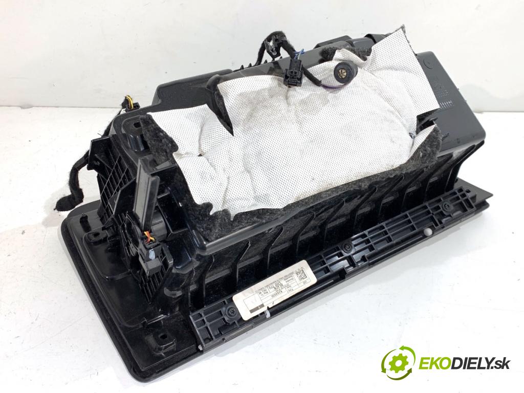 BMW G05 SUV 2020 195 kW xDrive 30 d 2993 přihrádka kastlík spolujezdce  (Přihrádka (kastlík))