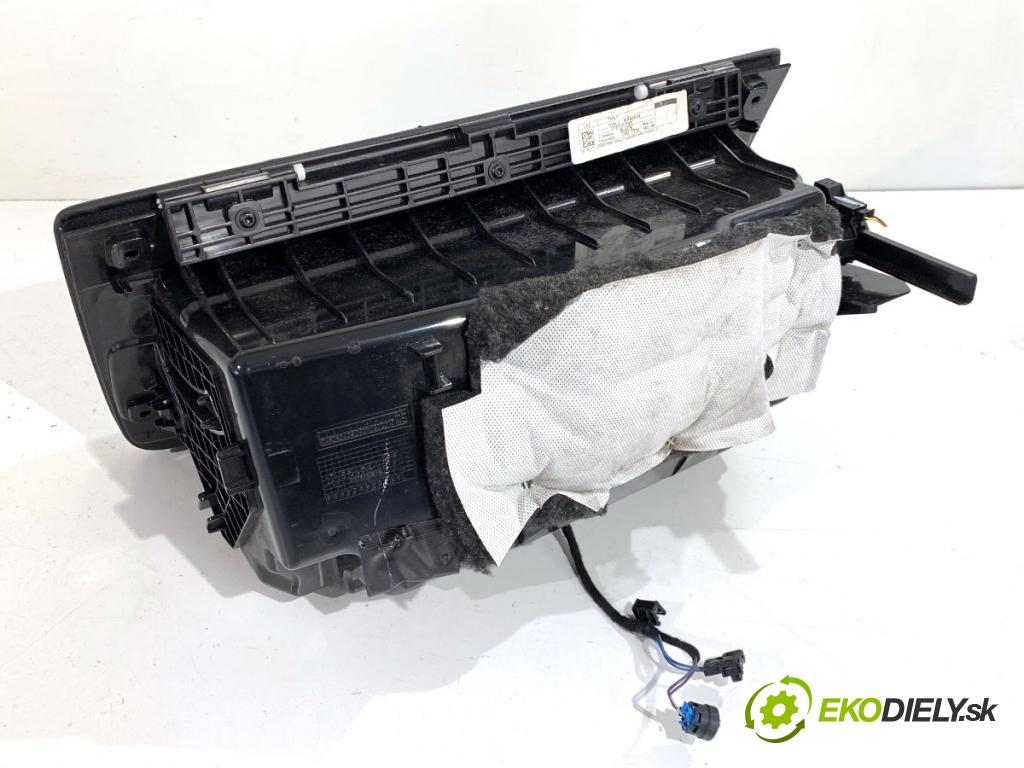 BMW G05 SUV 2020 195 kW xDrive 30 d 2993 přihrádka kastlík spolujezdce  (Přihrádka (kastlík))