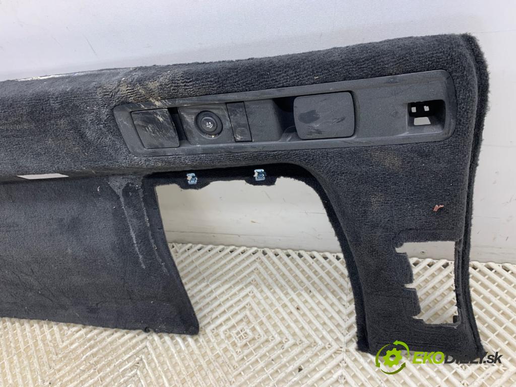 BMW G05 SUV 2020 195 kW xDrive 30 d 2993 čalúnenie kufra pravy 5A0B6B8