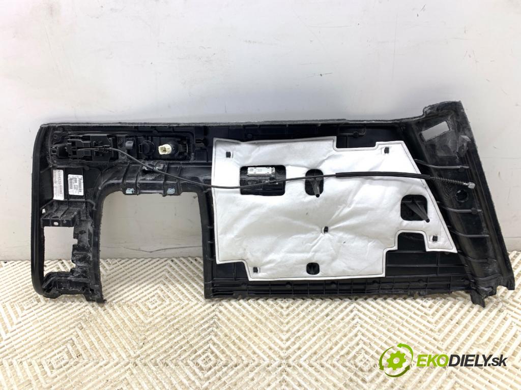 BMW G05 SUV 2020 195 kW xDrive 30 d 2993 čalúnenie kufra pravy 5A0B6B8