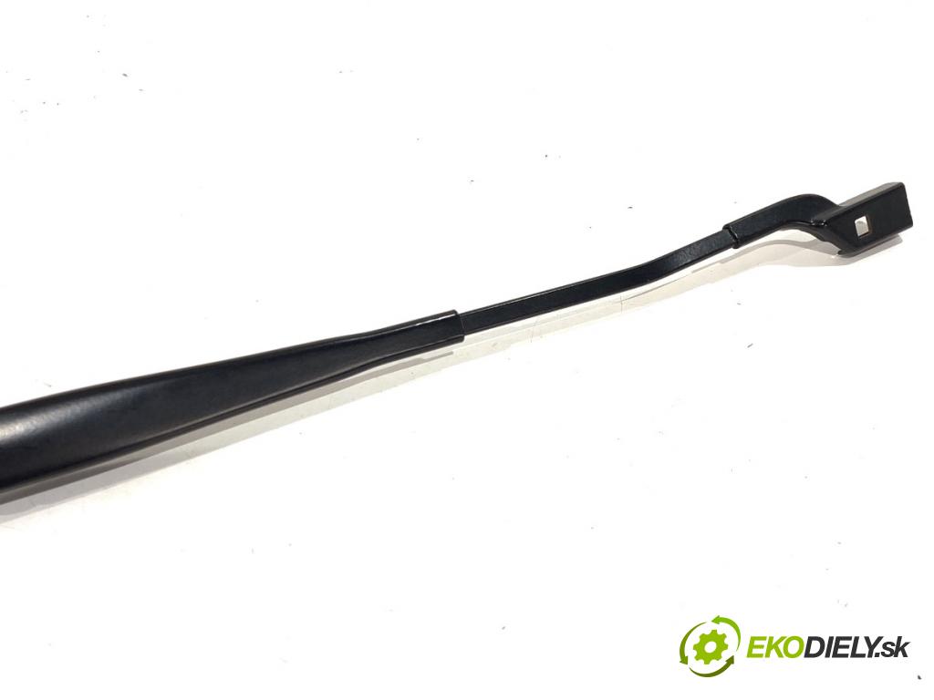 BMW G05 SUV 2020 195 kW xDrive 30 d 2993 Rameno stierače ľavy predný 7434846