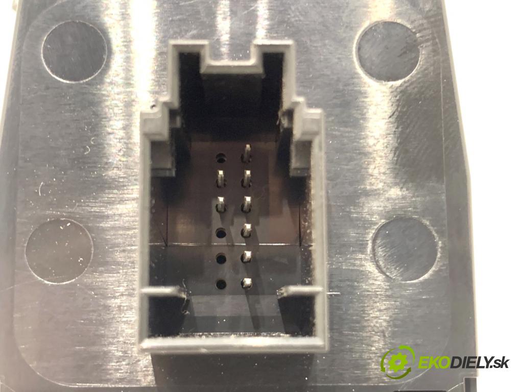 BMW G05 SUV 2020 195 kW xDrive 30 d 2993 přepínač oken 6832729 (Páčky pod volantem)