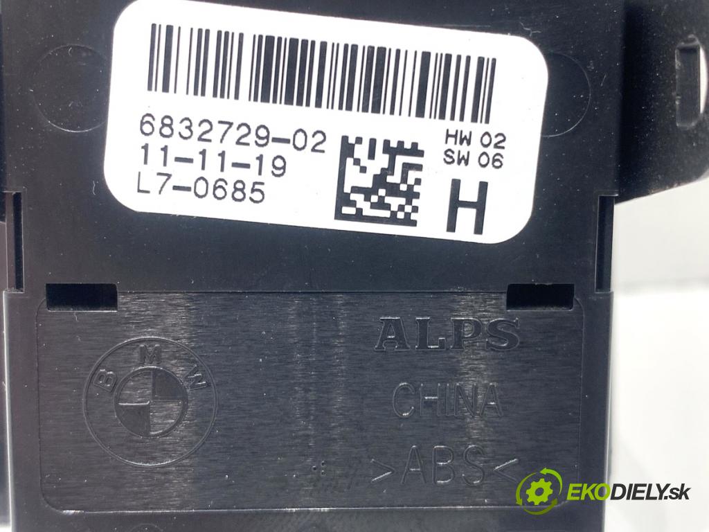 BMW G05 SUV 2020 195 kW xDrive 30 d 2993 přepínač oken 6832729 (Páčky pod volantem)