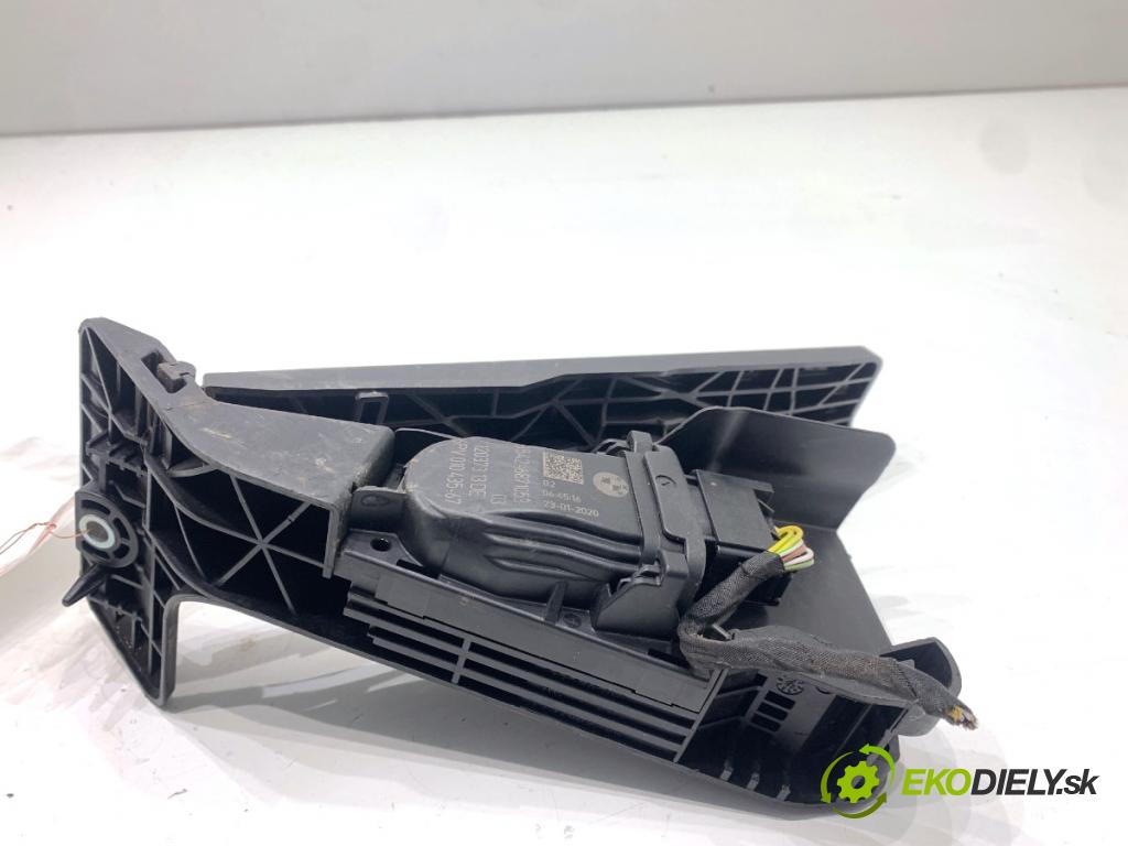 BMW G05 SUV 2020 195 kW xDrive 30 d 2993 potenciometr plynového pedálu 6871053 (Potenciometr plynového pedálu)