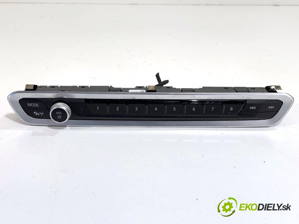 BMW G05 SUV 2020 195 kW xDrive 30 d 2993 Panel ovládania radia 7949327 (Prepínacie páčky pod volantom)
