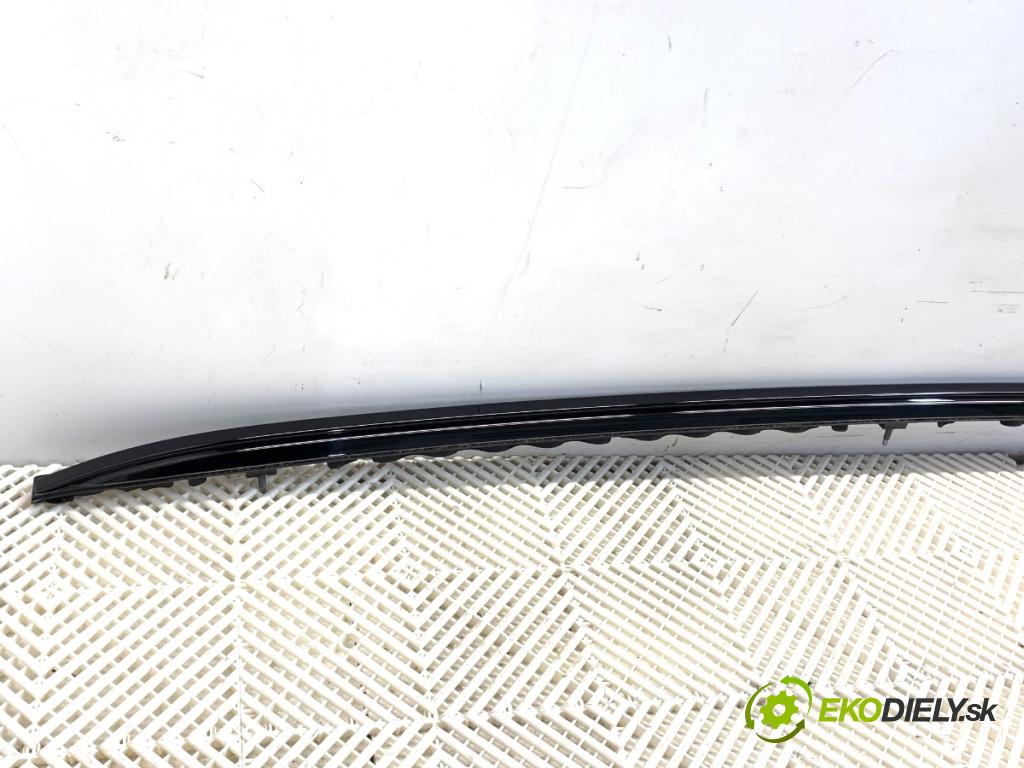 BMW G05 SUV 2020 195 kW xDrive 30 d 2993 lyžina strešný pravy