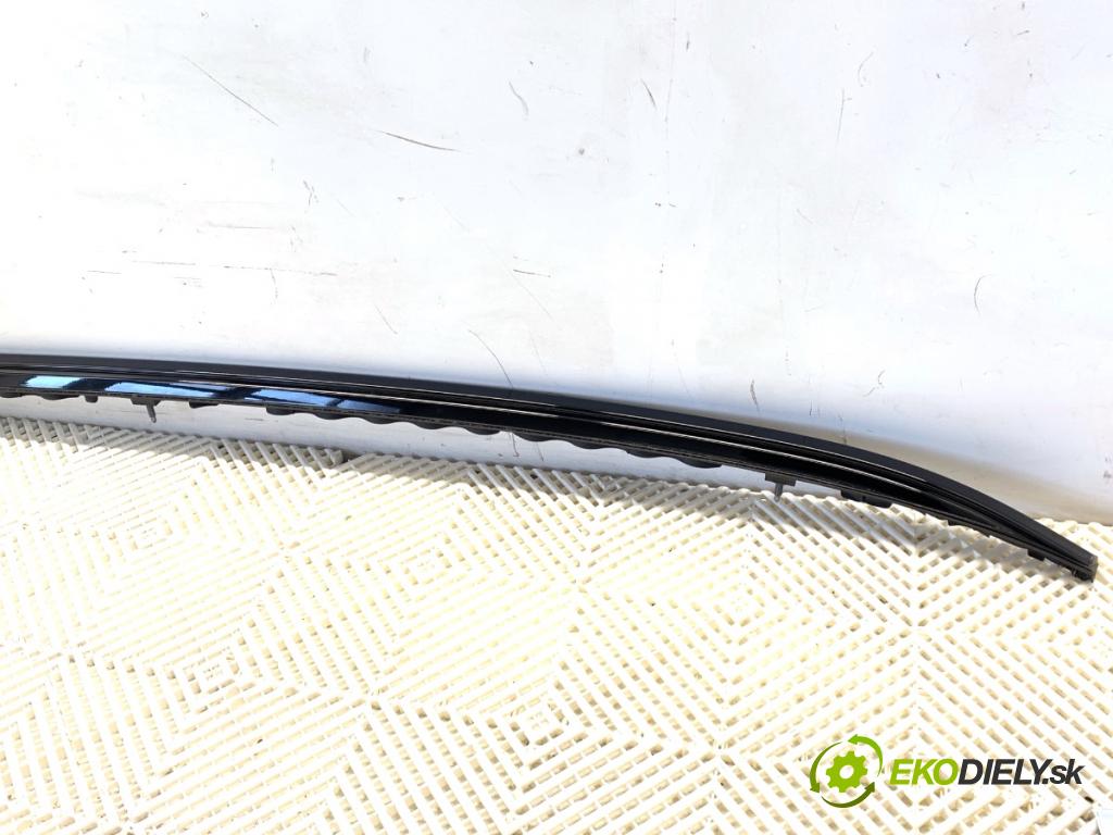 BMW G05 SUV 2020 195 kW xDrive 30 d 2993 lyžina strešný pravy