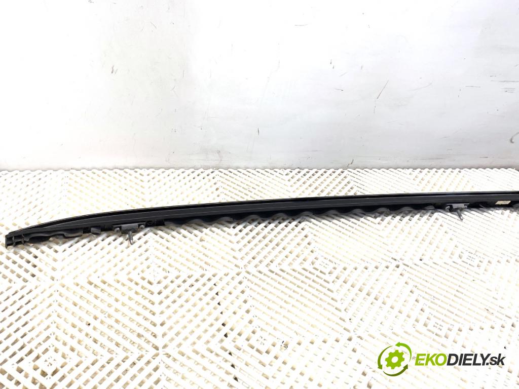 BMW G05 SUV 2020 195 kW xDrive 30 d 2993 lyžina strešný pravy