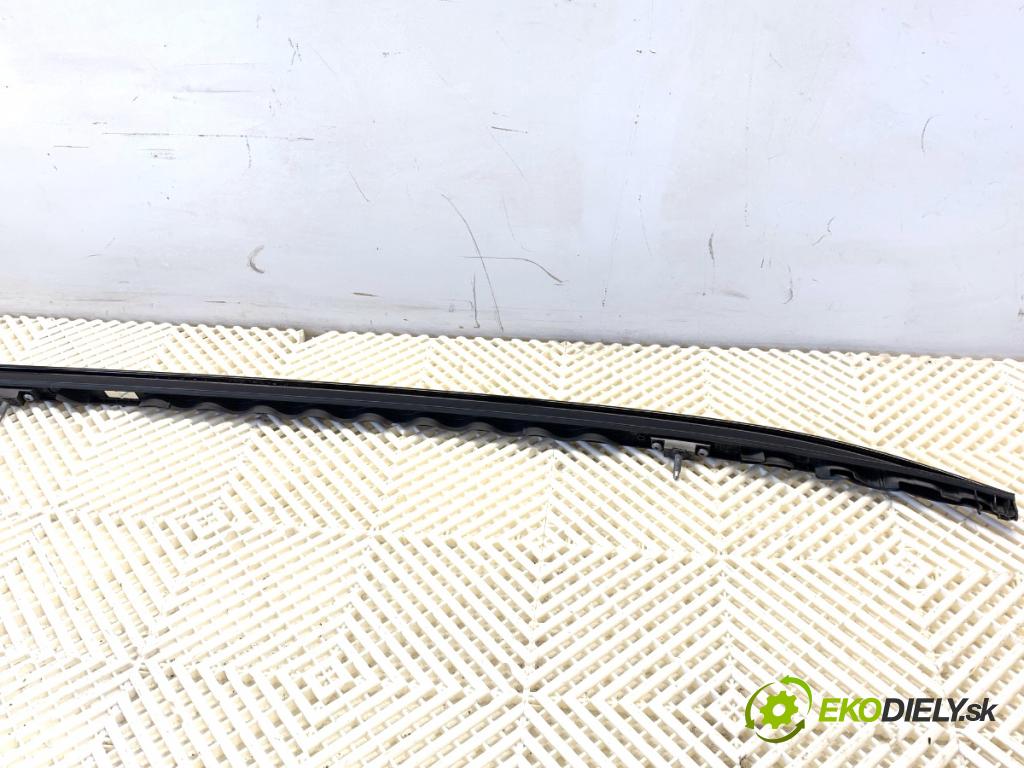 BMW G05 SUV 2020 195 kW xDrive 30 d 2993 lyžina strešný pravy