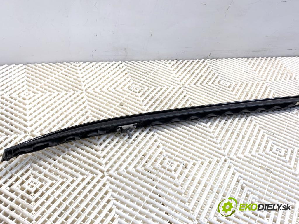 BMW G05 SUV 2020 195 kW xDrive 30 d 2993 lyžina strešný ľavy