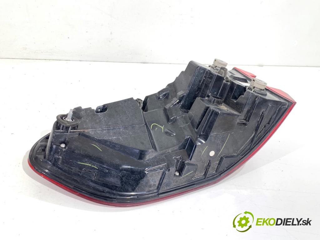 BMW G05 SUV 2020 195 kW xDrive 30 d 2993 Svetlo pravy zad 2SK2418