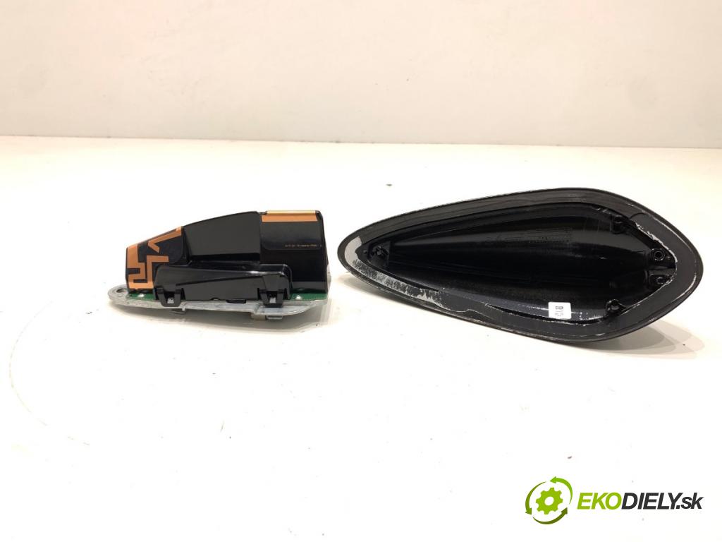 BMW G05 SUV 2020 195 kW xDrive 30 d 2993 ANTENA 6826326